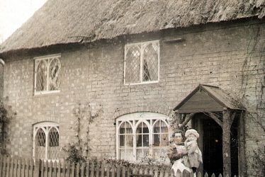 Offchurch.  Thatched cottage