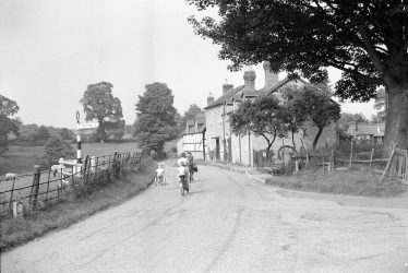 Ardens Grafton.  Village scene