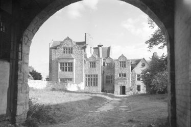 Abbots Salford.  Salford Hall