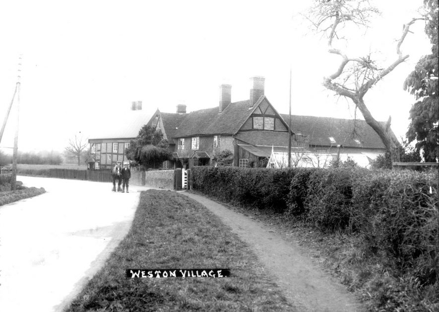 Cottages in Weston under Wetherley.  Man with cart horse.  1930s |  IMAGE LOCATION: (Warwickshire County Record Office)