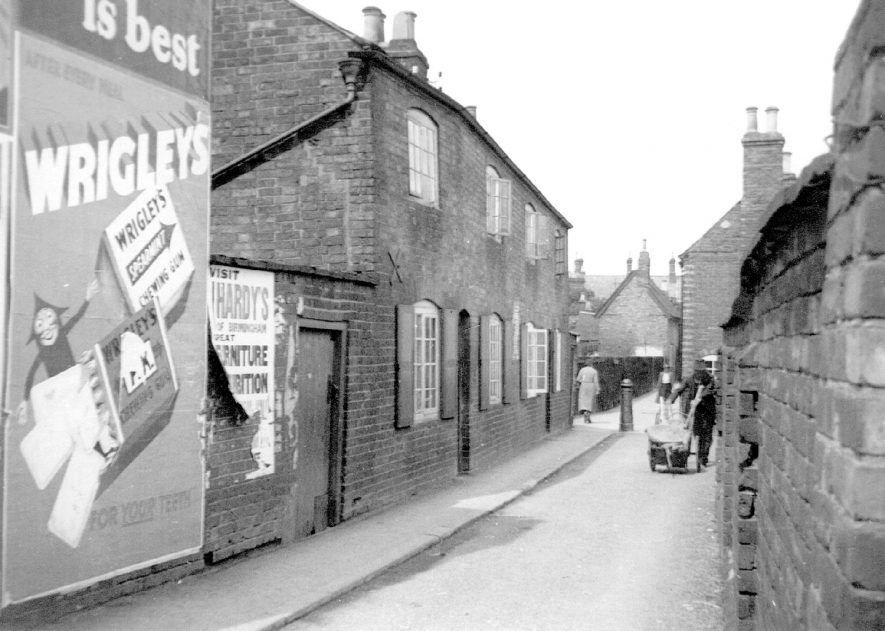 Houses in West Leyes, Rugby, prior to their demolition.  1936 |  IMAGE LOCATION: (Rugby Library)