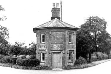 Alcester.  King's Coughton tollhouse