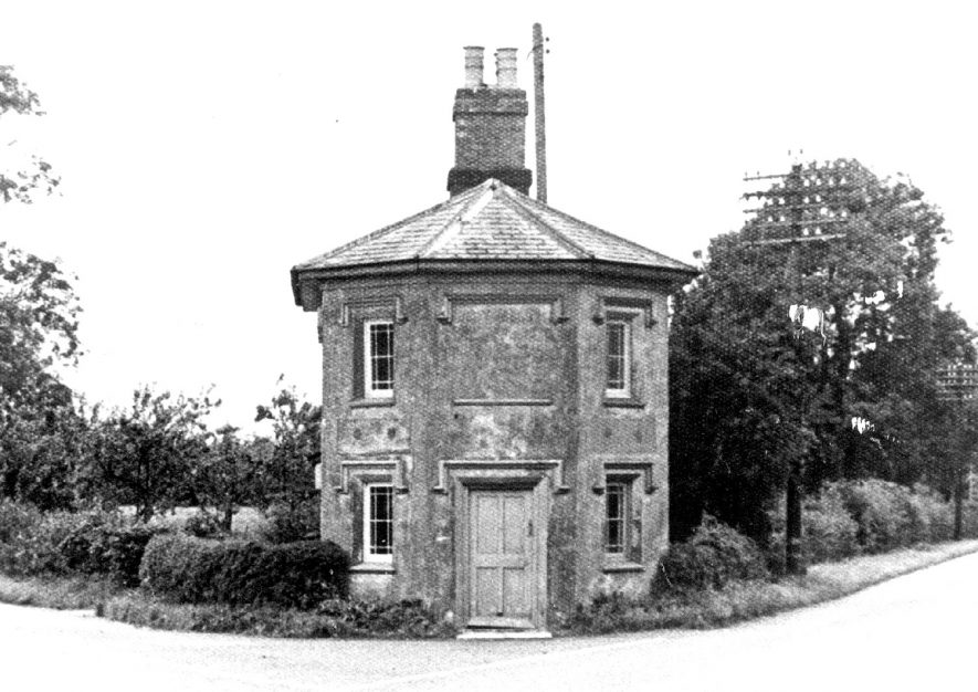 The Tollhouse, King's Coughton, Alcester. This early Victorian tollhouse is a charming example of a type of roadside feature which has suffered greatly from the road improvement schemes of recent years.  1920s |  IMAGE LOCATION: (Warwickshire Museums. Photographic Collections.)