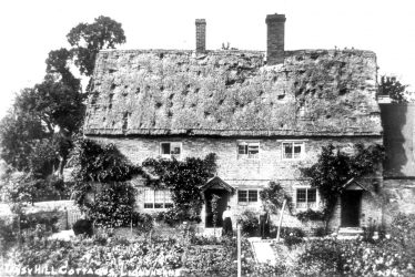 Lighthorne.  Tansy Hill cottages