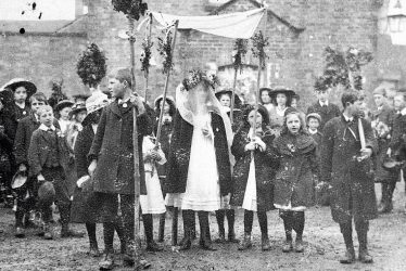 Kineton.  Children's parade, possibly May Day