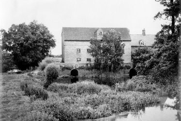 Hampton Lucy.  Water mill
