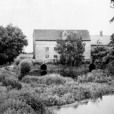 Hampton Lucy.  Water mill