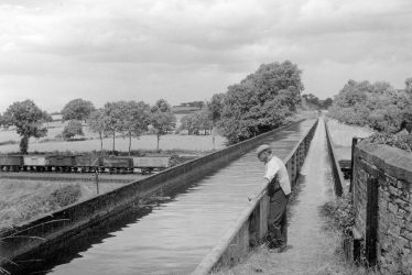 Bearley.  Stratford upon Avon canal aqueduct