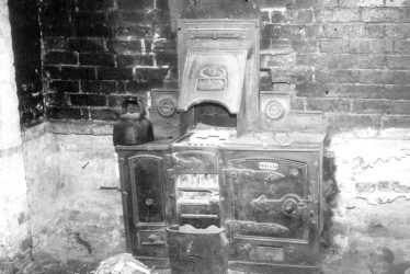 Ashorne.  Old range in Forge Cottage