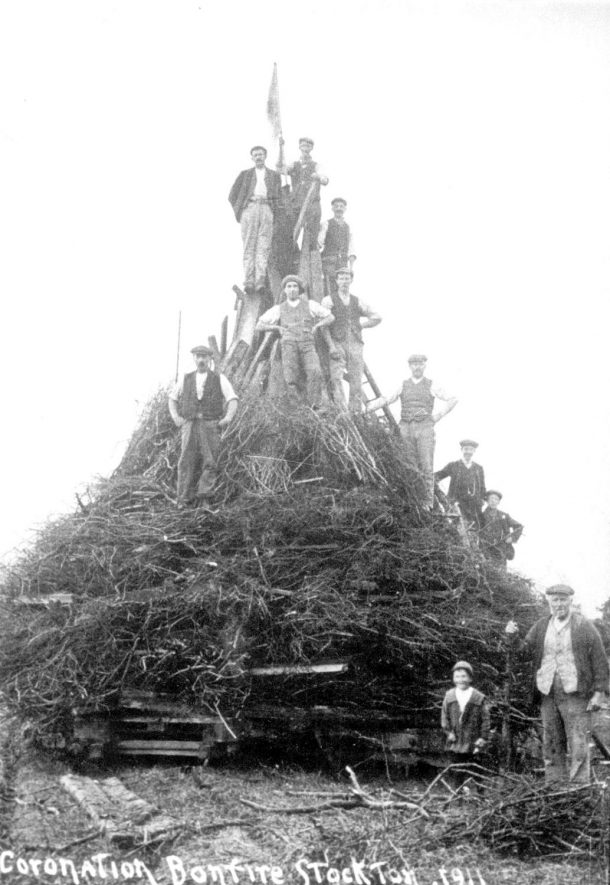 Building the bonfire to celebrate the coronation of King George V, Stockton.  1911 |  IMAGE LOCATION: (Warwickshire Museums. Photographic Collections.)