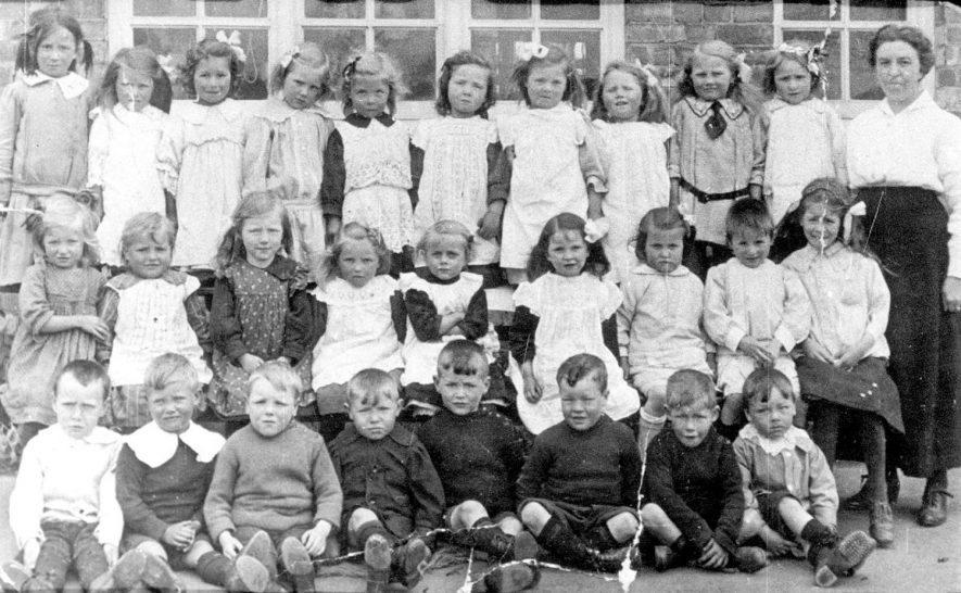 Group of infants at Stockton school.  1910s |  IMAGE LOCATION: (Warwickshire Museums. Photographic Collections.)