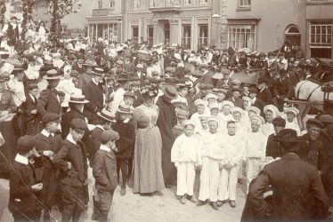 Southam.  Market Hill parade