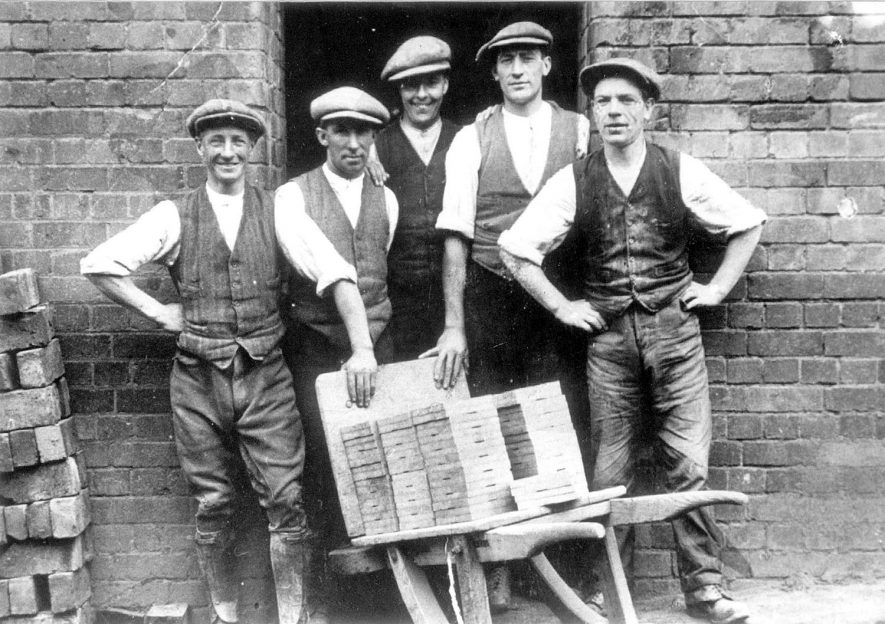 Group of workmen at the clay works in Napton on the Hill.  1900s |  IMAGE LOCATION: (Warwickshire Museums. Photographic Collections.)
