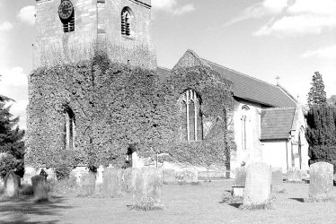 Barford.  St Peter's church and churchyard