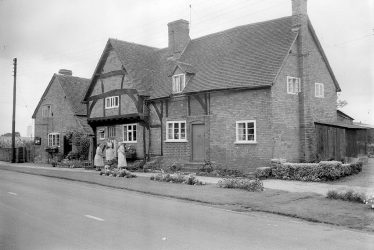 Bretford.  Best Kept Village