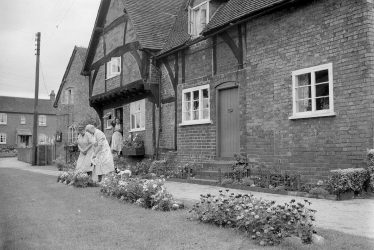 Bretford.  Best Kept Village