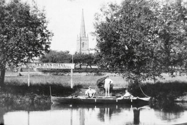 Stratford upon Avon.  Holy Trinity Church and River Avon