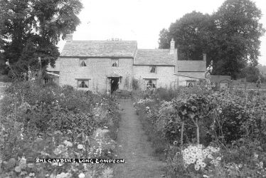 Long Compton.  Cottage gardens