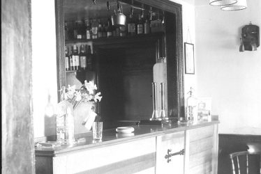 Haselor.  Crown Inn, the bar