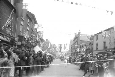 Alcester.  Coronation street race
