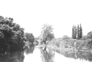 Barford.  Bridge seen from the end of Keytes Lane