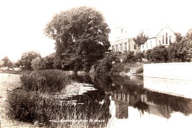 Bidford on Avon.  Church and river