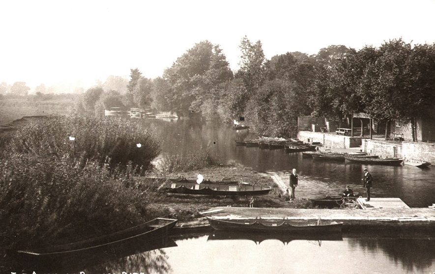 The River Avon at Bidford on Avon.  1904 |  IMAGE LOCATION: (Warwickshire County Record Office)