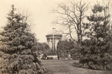 Leamington Spa.  Jephson Gardens and monument