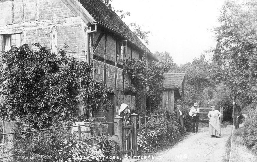 Brooke Cottages, Snitterfield.  1908 |  IMAGE LOCATION: (Warwickshire County Record Office)