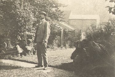 Warwick.  T Kemp in his Jury Street garden