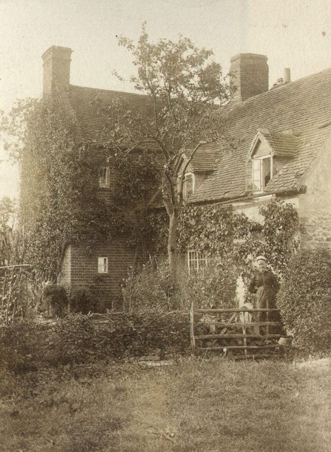 Family home of Thomas Kemp in Preston Bagot. It was bought by his great grandfather, Richard Kemp in 1800.  1900s |  IMAGE LOCATION: (Warwickshire County Record Office)