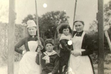 Warwick.  Women and children at Myton