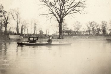 Warwick.  Boat on the River Avon