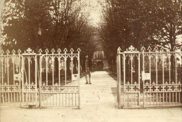 Stratford upon Avon.  Gateway into Holy Trinity Churchyard