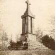 Warwick.  Gaveston Monument, Guys Cliff