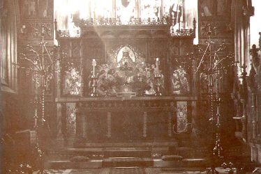 Warwick.  All Saints Church chancel