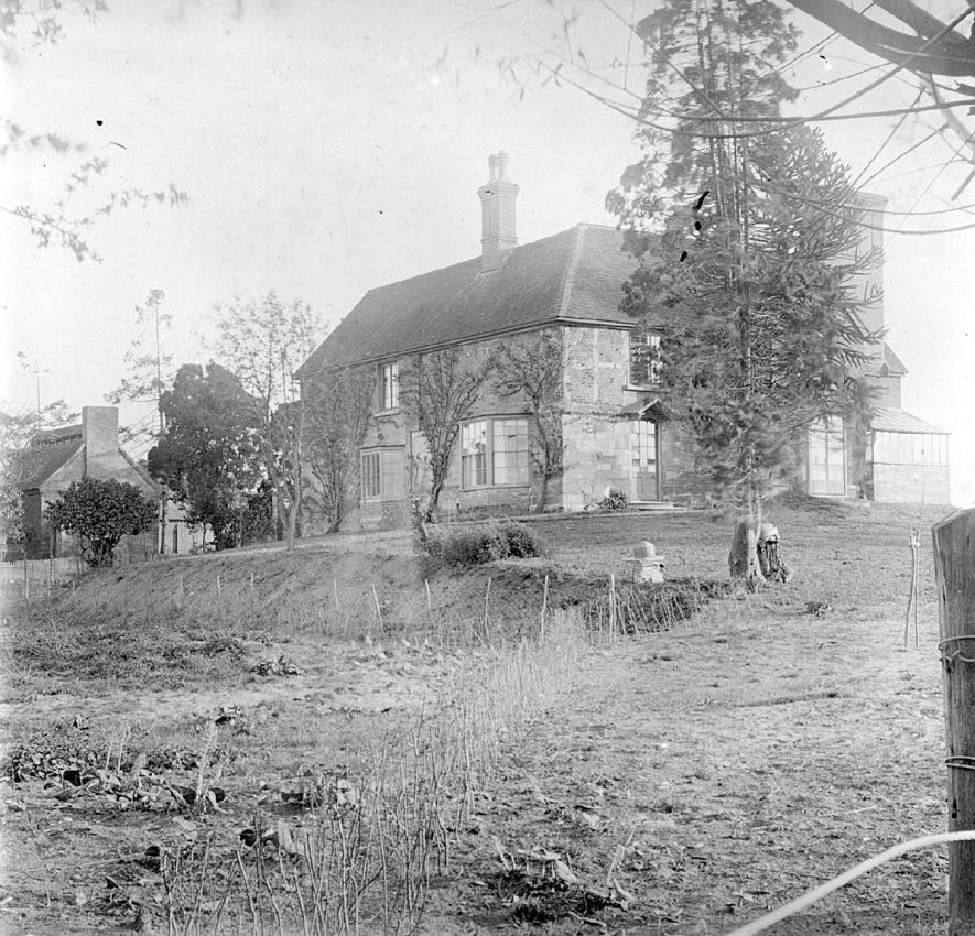 Lower Milcote manor house and part of grounds, Clifford Chambers.  1900s |  IMAGE LOCATION: (Warwickshire County Record Office)