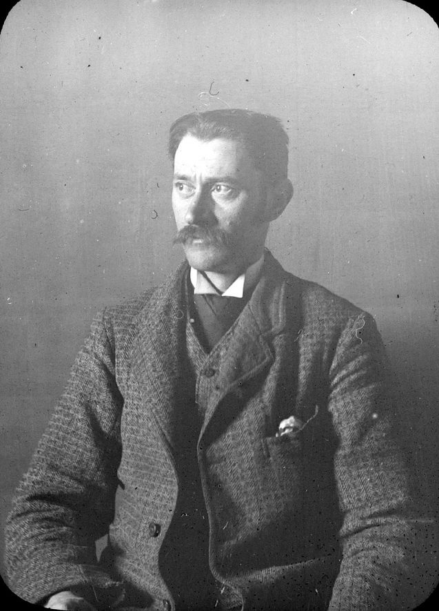 Mr Woodward of The New Inn, Clifford Chambers.  1900s |  IMAGE LOCATION: (Warwickshire County Record Office) PEOPLE IN PHOTO: Woodward, Mr, Woodward as a surname