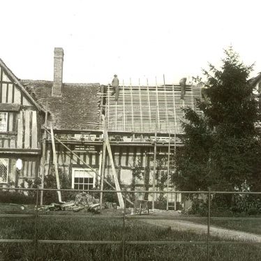 Clifford Chambers.  Re-roofing the rectory