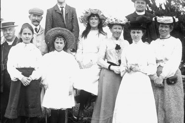 Quinton.  Family group at Meon Hill