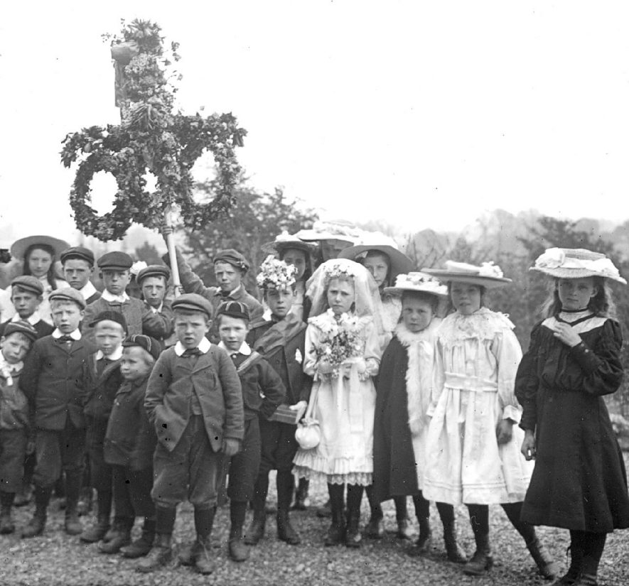 Group of village children dressed for May Day celebrations at Red Hill House, Clifford Chambers.  1906 |  IMAGE LOCATION: (Warwickshire County Record Office)