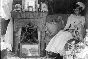 Clifford Chambers.  House interior