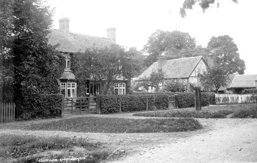Houses in Clifford Chambers.  1920s |  IMAGE LOCATION: (Warwickshire County Record Office)