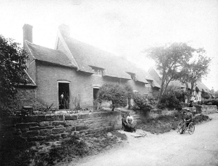 Thatched cottages in Church Lane (previously Lutterworth End), Cubbington.  1904 |  IMAGE LOCATION: (Warwickshire County Record Office)