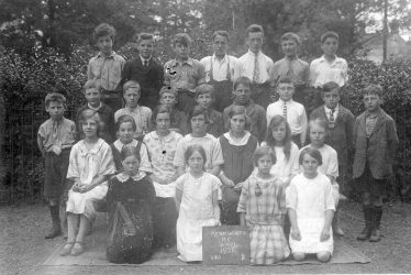 Kenilworth.  Roman Catholic School children