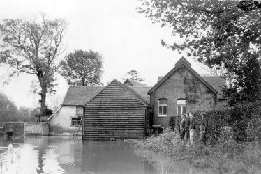 Clifford Chambers.  Manor Mill in flood