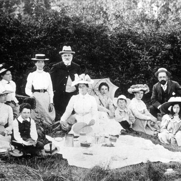 Brailes, Lower.  Family picnic