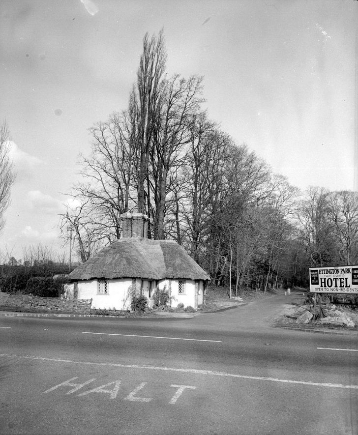 Ettington Park lodge.  1961

[Now completely demolished. 2004] |  IMAGE LOCATION: (Warwickshire County Record Office)