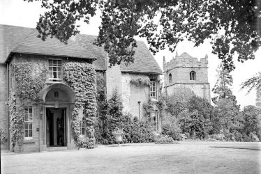 Frankton.  St Nicholas Church and Manor House