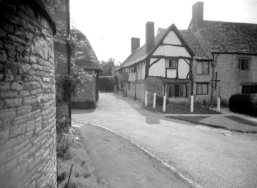 Timber framed cottage in Halford.  July 10th 1950 |  IMAGE LOCATION: (Warwickshire County Record Office)